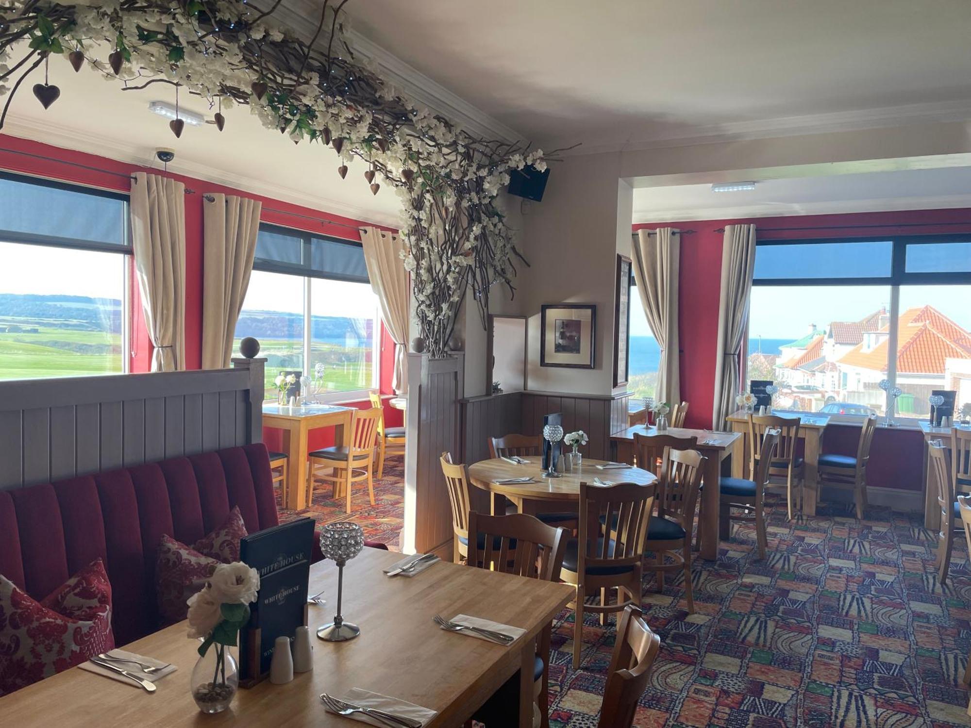 Мини-отель The White House Inn - Whitby 4*