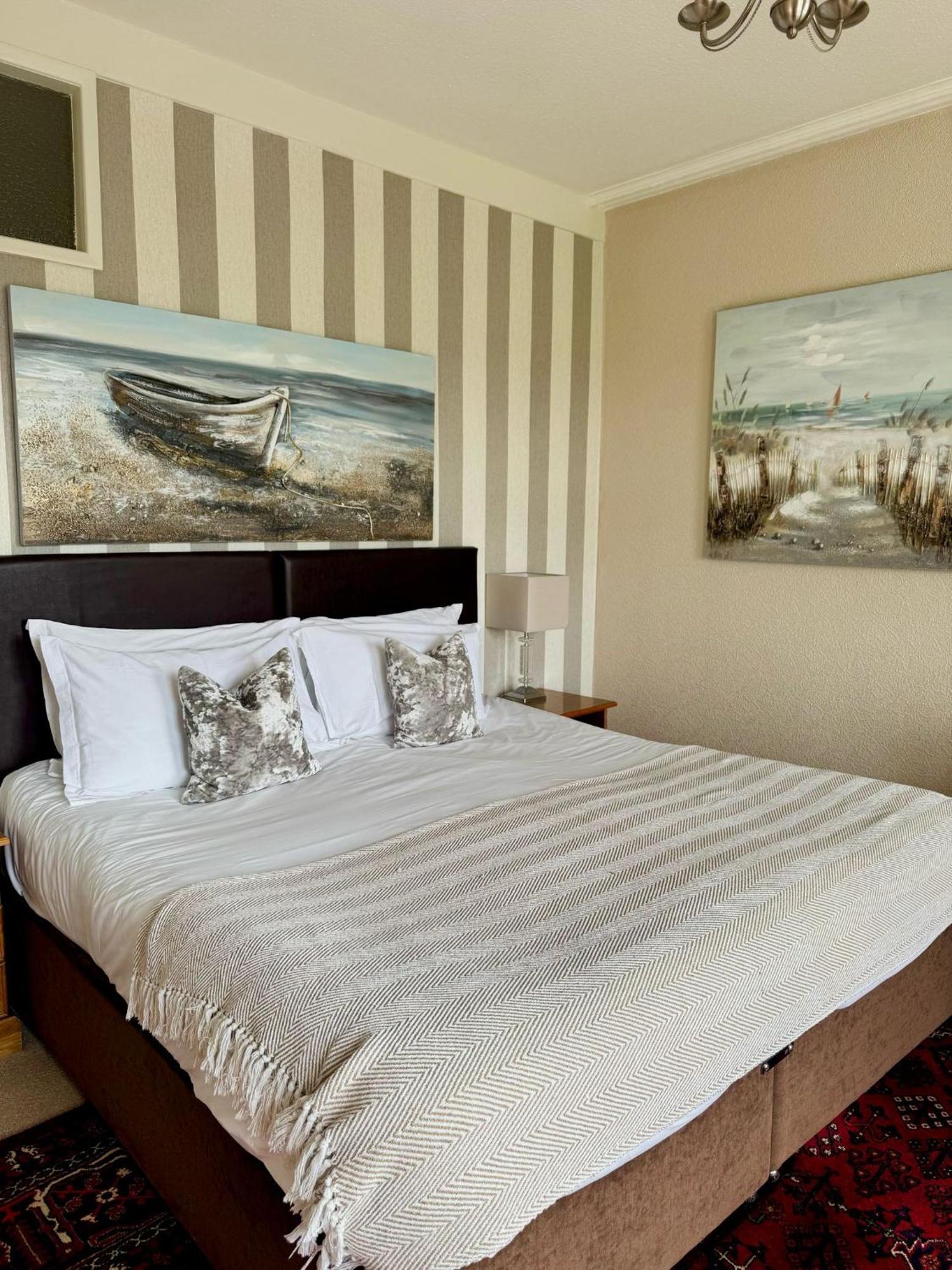 The White House Inn - Whitby Мини-отель
