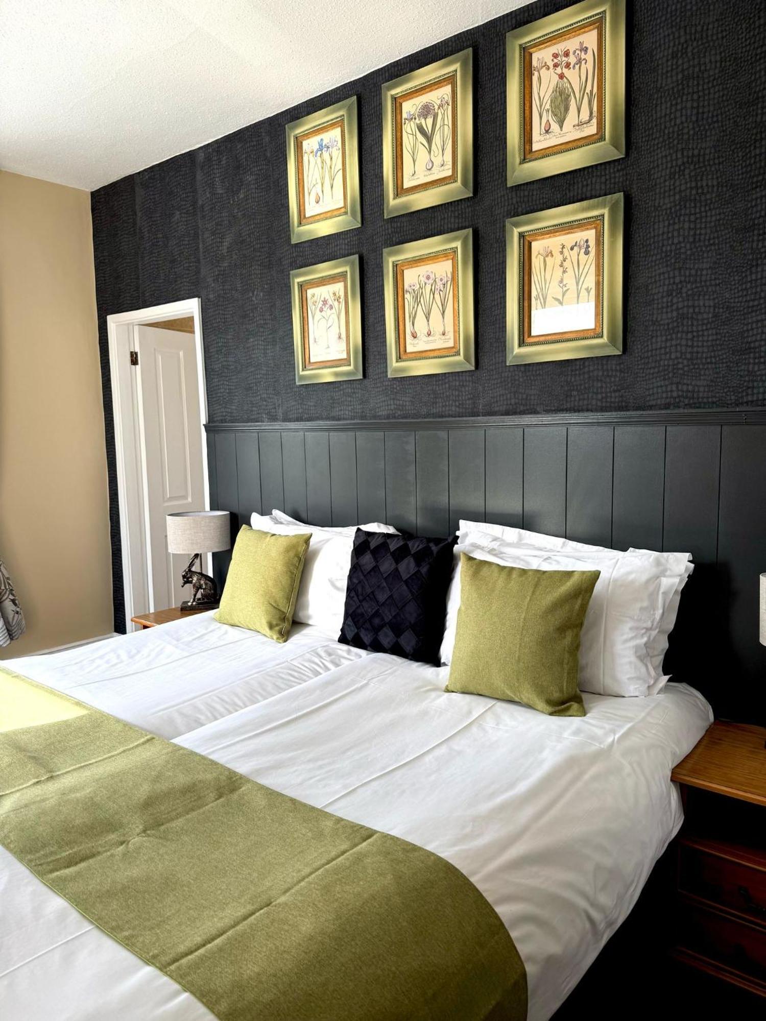 The White House Inn - Whitby Мини-отель Уитби