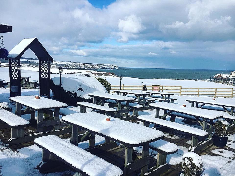 The White House Inn - Whitby Inn